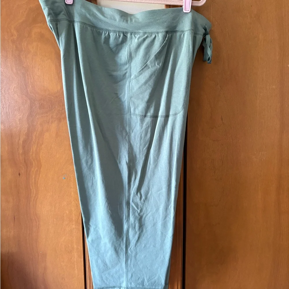 Athleisure Drawstring Capri Pants in Sage Green - Picture 5 of 5